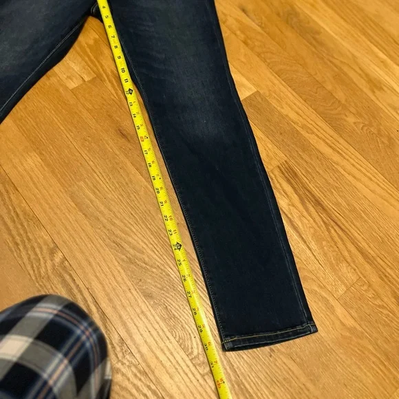 Ladies Size 2P Old Navy Women’s Skinny Jeans in Dark Blue Wash GUC - Picture 4 of 6